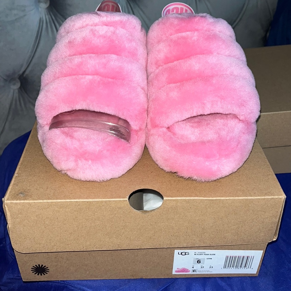 Ugg fluff yeah slide PINK size 6 brand new with box
